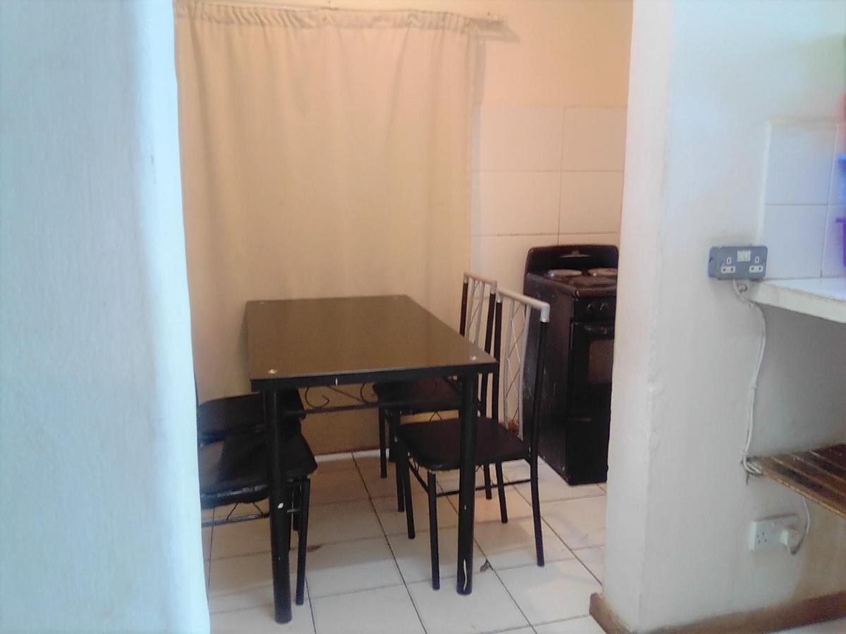 A Pousada Fish Eagle Backpackers Lusaka Exterior foto
